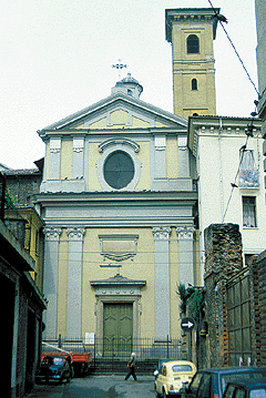 Facciata settecentesca della chiesa di
                          Santo Spirito